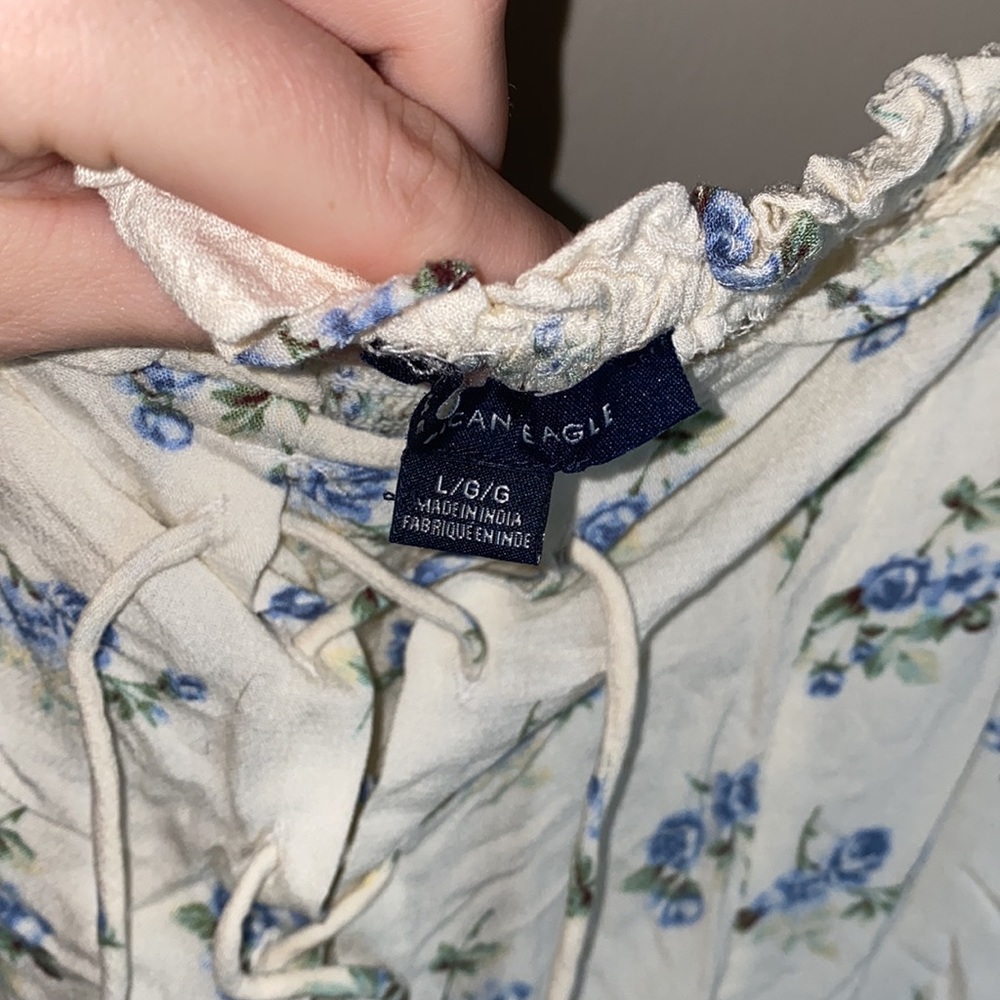 🪿Cottage Core American Eagle blue flowered top! - Picture 7 of 9